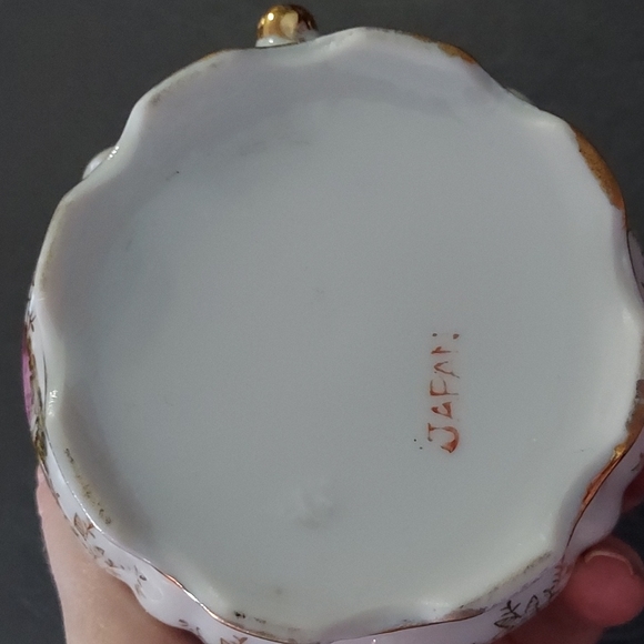 Courting Couple Sugar Bowlw/Lid w/Gold Filagree&Gold Trim.4.5in.H6in.W.Pre-Owned - Picture 6 of 7